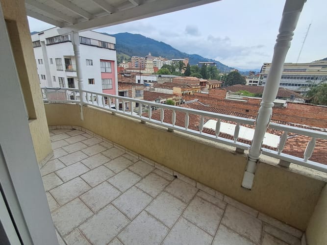 Apartamento de 2 alcobas en arriendo en Parque De Caldas, Manizales, 104 m² · foto 2 de 17