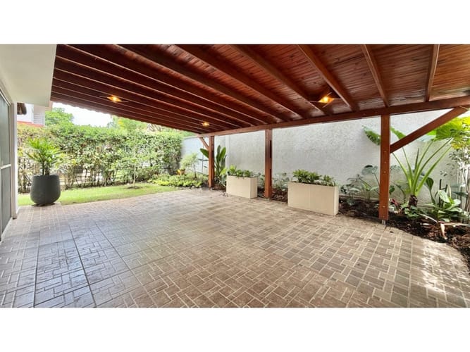 Casa de 3 alcobas en arriendo en Ciudad Jardin, Cali, 230 m² · foto 3 de 24