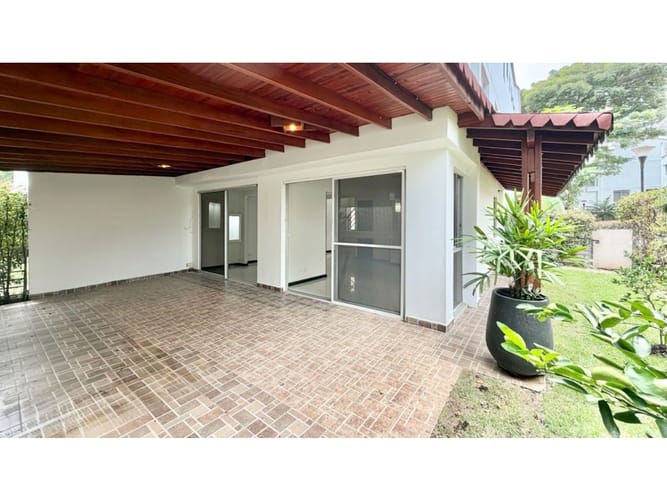Casa de 3 alcobas en arriendo en Ciudad Jardin, Cali, 230 m² · foto 4 de 24