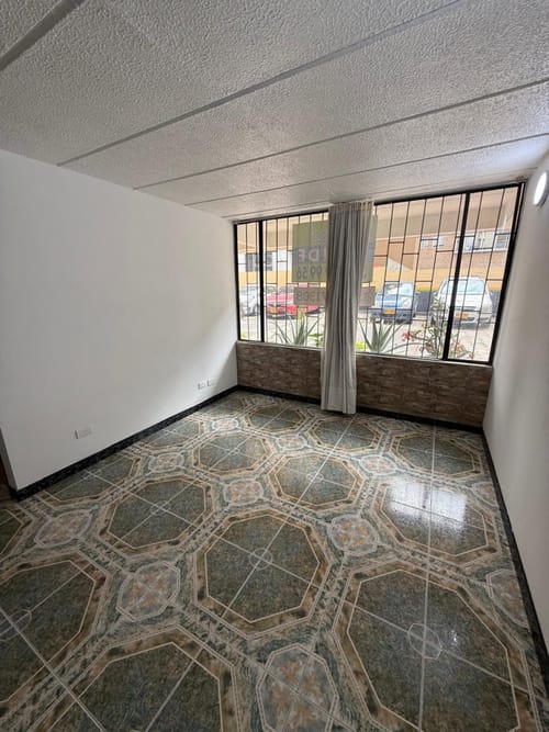 Apartamento de 2 alcobas en venta en Engativa Centro, Bogotá, 50 m² · foto 2 de 16