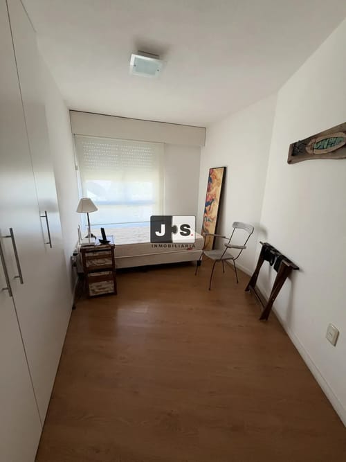 Alquilo apartamento 3 dormitorios c/cochera Barrio Malvin · Foto 4