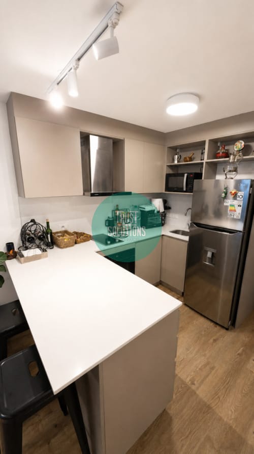 Tu nuevo hogar en el Centro | Alquiler 1 dormitorio amueblado, terraza privada y garage opcional · Foto 3