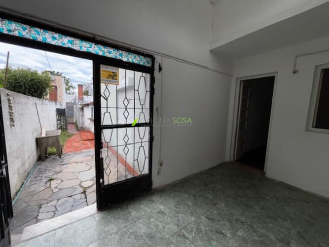 Oficina Sosa Prado - Dalmiro Costa y Resistencia apto por corredor con patio muy buena ubicacion · Foto 4