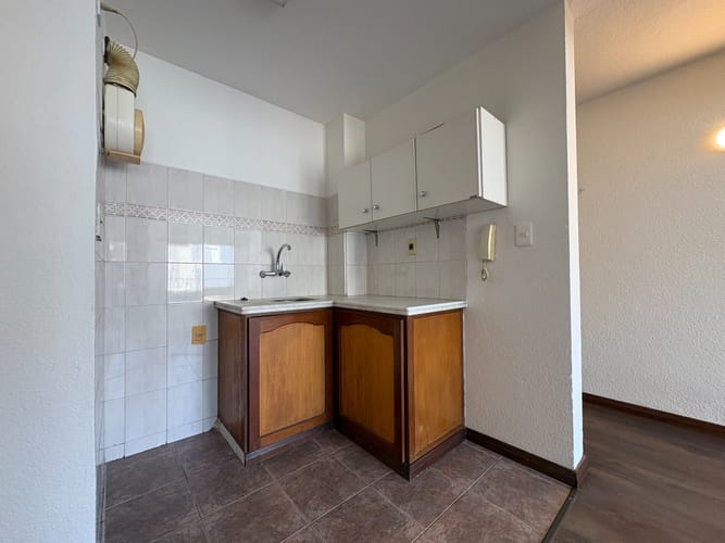 ALQUILE APARTAMENTO DE 1 DORMITORIO EN TRES CRUCES · Foto 2