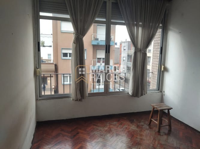 Alquiler Apartamento 2 Dormitorios con gran Balcón. Centro, Montevideo · Foto 2
