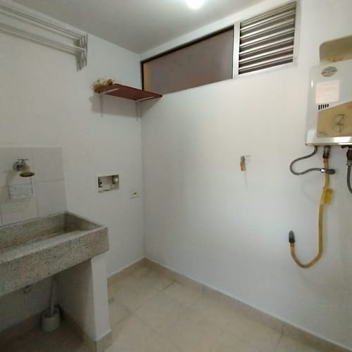 Apartamento de 2 alcobas en arriendo en El Poblado, Medellín, 62 m² · foto 9 de 16