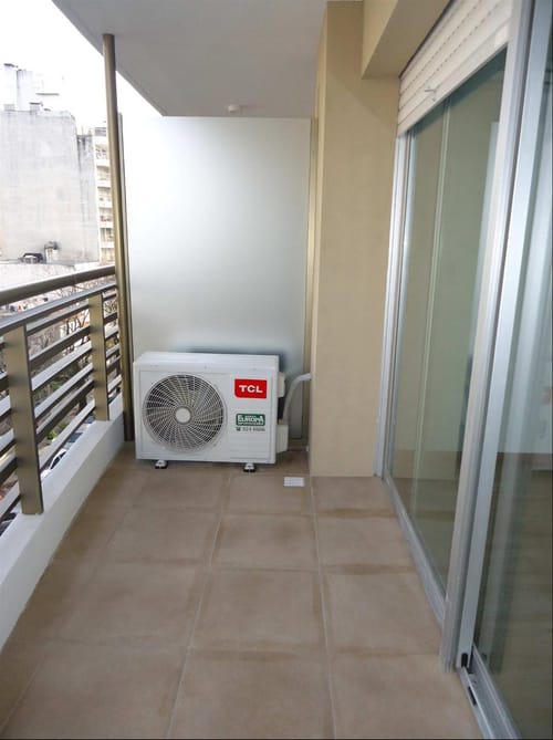 Apartamento Pocitos , Monoambiente amplio al frente c/ terraza Ofic. o Vivienda · Foto 2