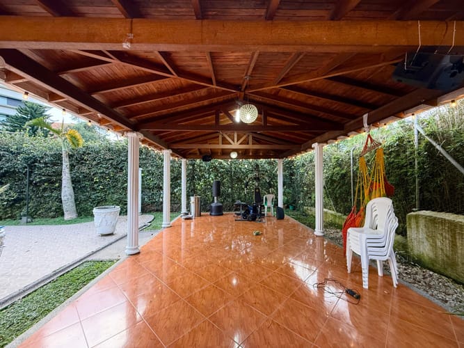 Casa de 3 alcobas en venta en El Poblado, Medellín, 320 m² · foto 3 de 24