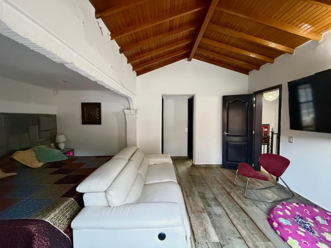 Casa de 3 alcobas en venta en El Poblado, Medellín, 320 m² · foto 11 de 24