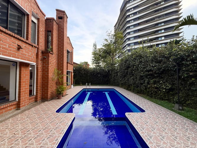 Casa de 3 alcobas en venta en El Poblado, Medellín, 320 m² · foto 19 de 24