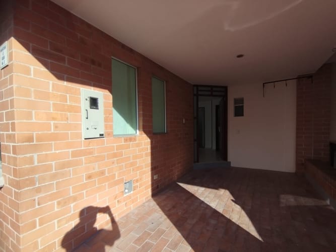 Casa de 3 alcobas en arriendo en Picaleña Y Mirolindo, Ibagué, 210 m² · foto 7 de 21