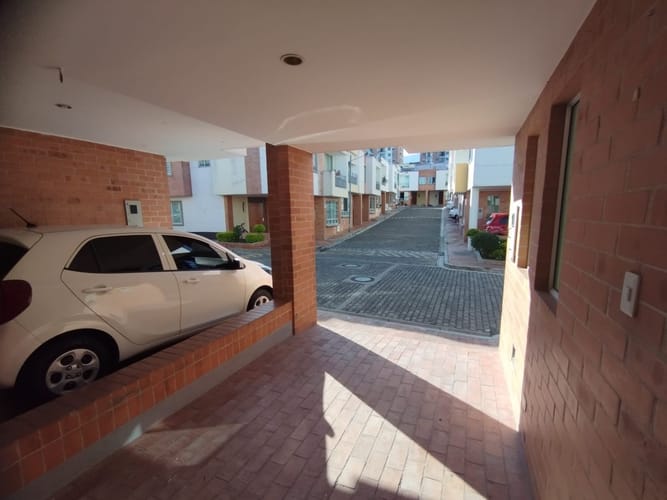 Casa de 3 alcobas en arriendo en Picaleña Y Mirolindo, Ibagué, 210 m² · foto 3 de 21