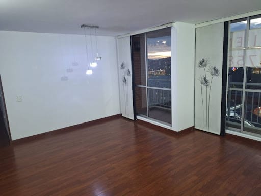 Apartamento de 3 alcobas en arriendo en Verbenal San Antonio, Bogotá, 88 m² · foto 2 de 10