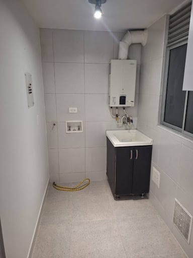 Apartamento de 3 alcobas en arriendo en Verbenal San Antonio, Bogotá, 88 m² · foto 7 de 10