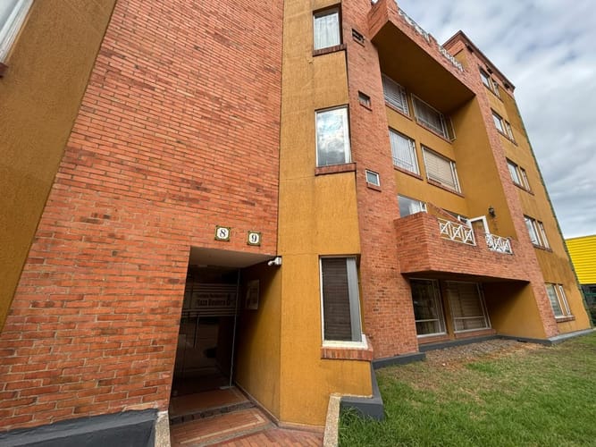 Apartamento de 3 alcobas en venta en Villa Del Prado, Bogotá, 66 m² · foto 2 de 24