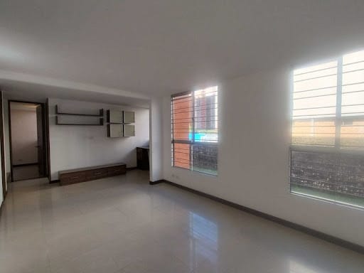 Apartamento de 3 alcobas en arriendo en El Plan, Bogotá, 48 m² · foto 2 de 20