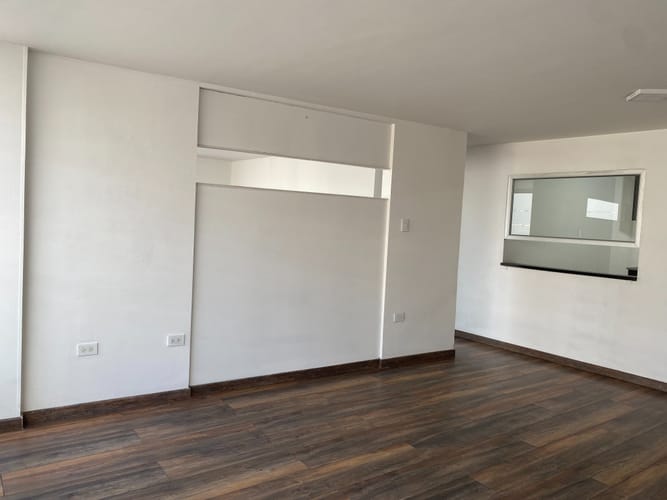 Oficina en Arriendo en Toberin, Bogotá
