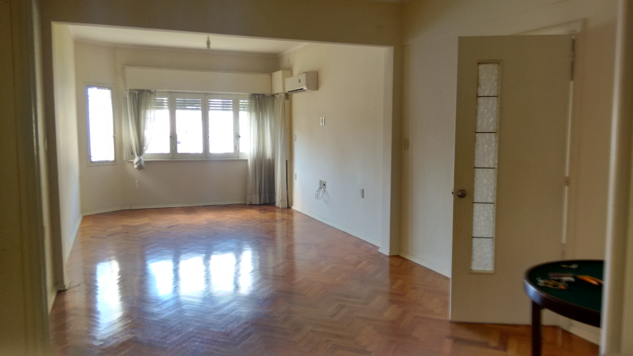 Espacioso Apartamento En El Centro Ubicado En El Quinto Piso Con Frente