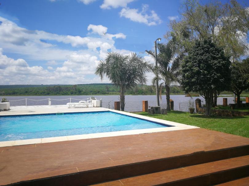 Alquilo Casa En Sanber Al Borde Del Lago Con Piscina Ref 8667d Infocasas Com Py