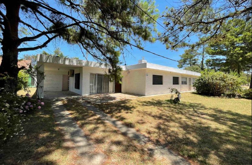 Venta! Atlántida, a 3 c/ Av. Principal, 3 Dormitorios, 2 Baños. Inm