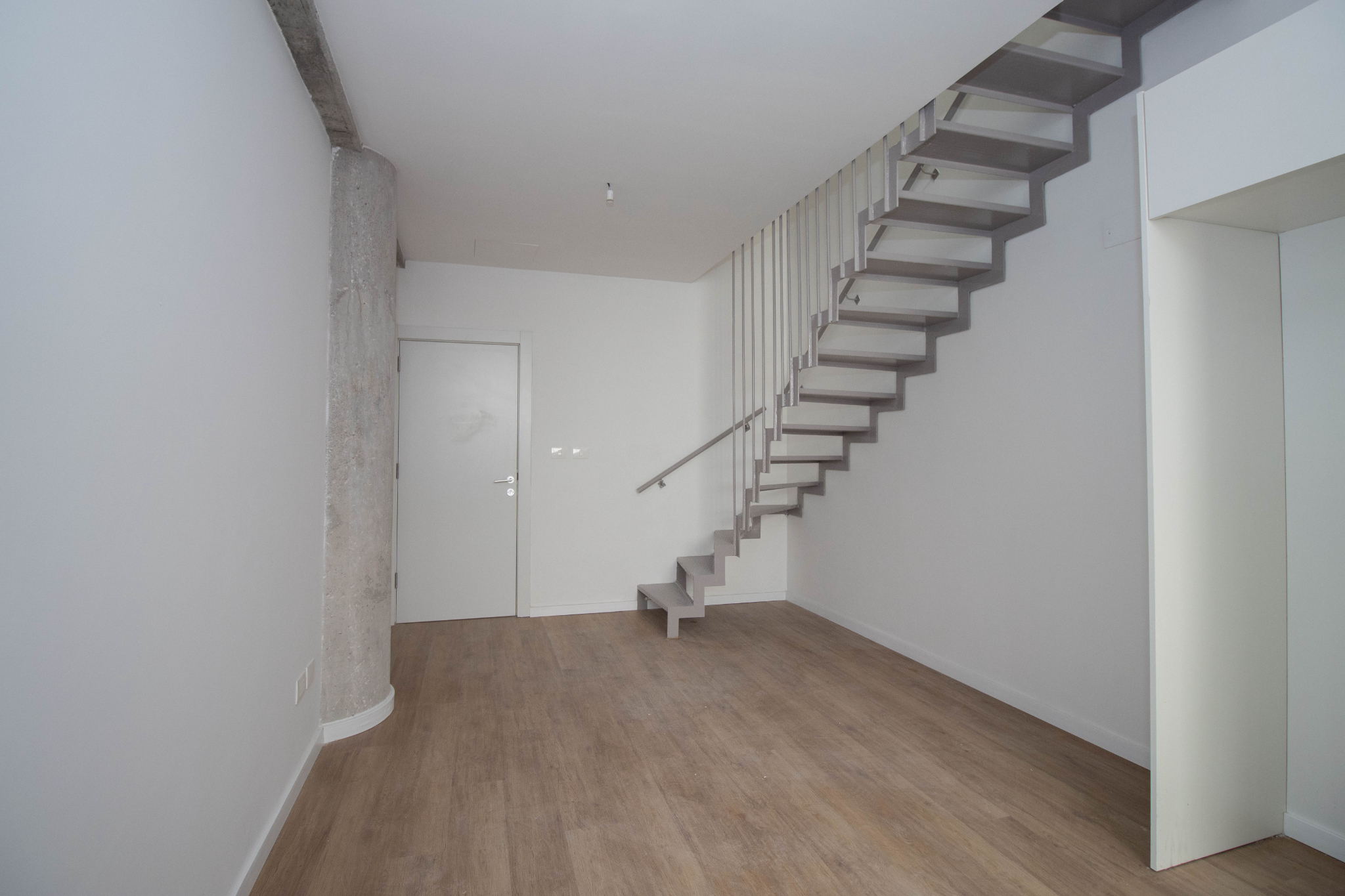 Apartamento Duplex a Estrenar ,  Moderno y con Bajos Gastos Comunes - Fler