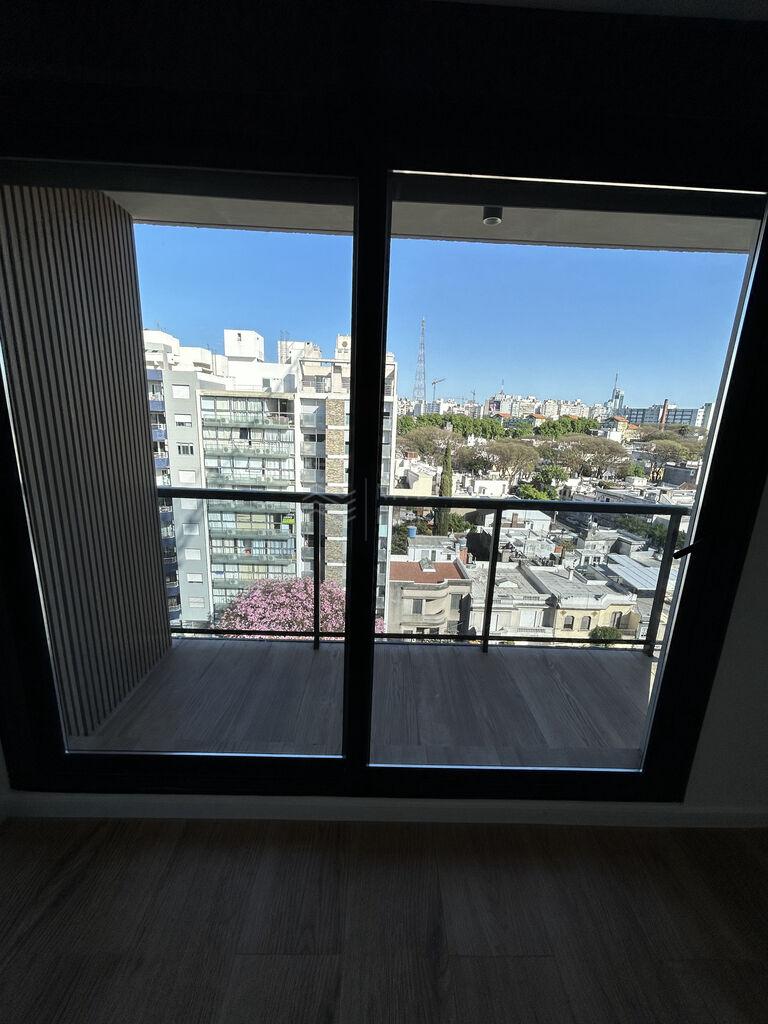 VENDE CON RENTA, PARQUE BATLLE, MONO 44 M2, TERRAZA, LAUNDRY, PARRILLERO, PISO 9, FRENTE ! - Mehr