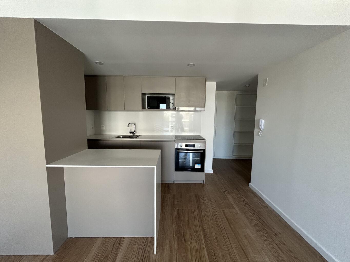 VENDE CON RENTA, PARQUE BATLLE, MONO 44 M2, TERRAZA, LAUNDRY, PARRILLERO, PISO 9, FRENTE ! - Ansicht 3