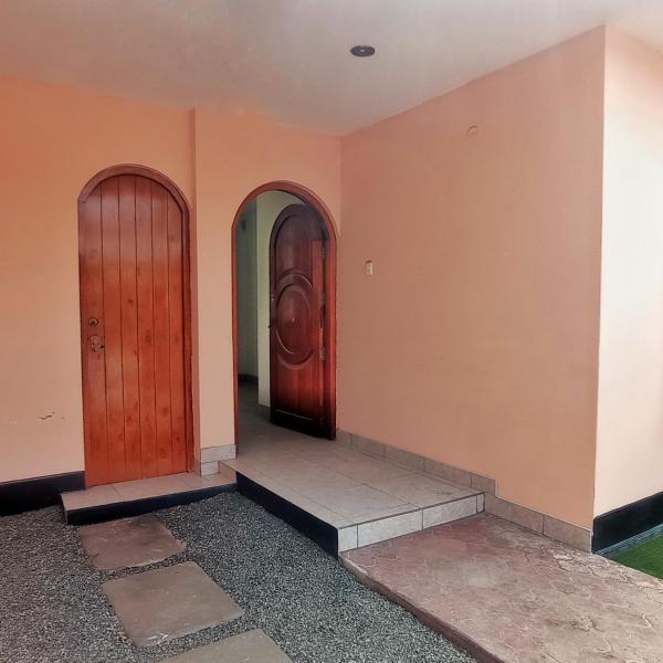 Alquiler de casa con cochera en Chaclacayo. Ref N2230F