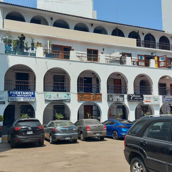 Miraflores Oficina o Local Av. Benavides 250 cerca Parque Kennedy 14m2