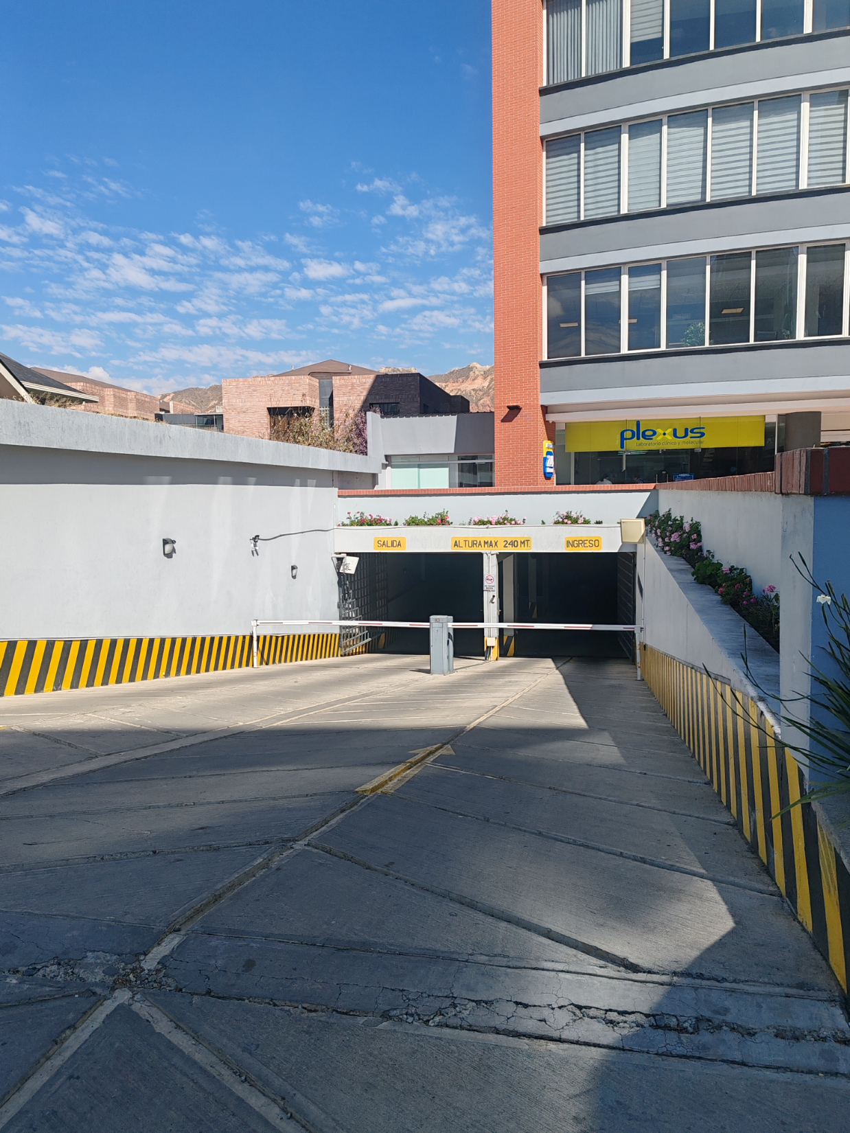 Venta Parqueo O Garaje, Calle 15 Calacoto Edf. Plaza 15