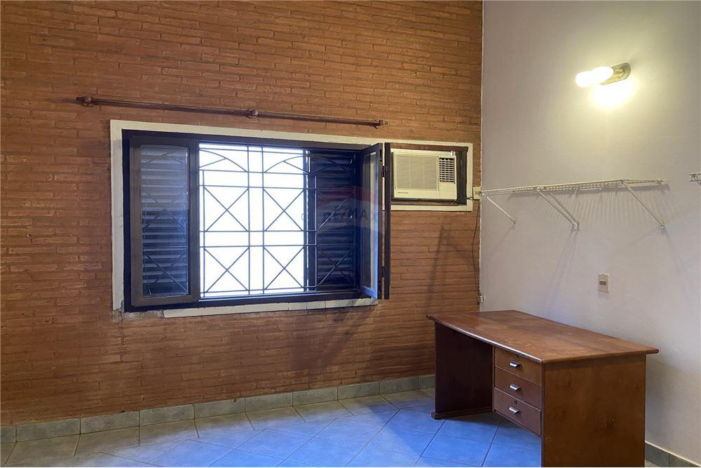 Amplia Casa Con Patio. Ref. #YD7080 - InfoCasas.com.py