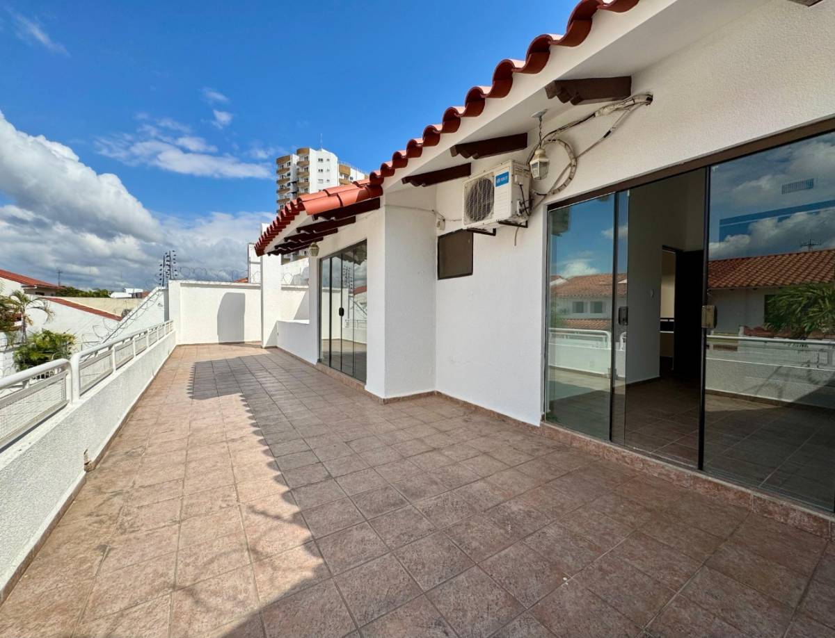 Casa En Alquiler En Barrio Sirari Calle Los Claveles Nº 545