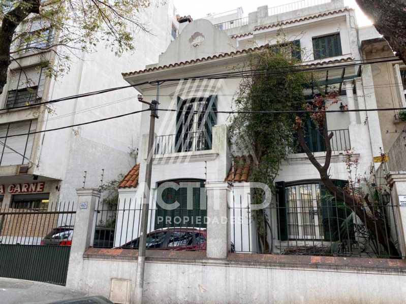 CASA DE CATEGORIA EN POCITOS - VILLA BIARRITZ, más de 6 dormitorios y 10  baños. . Ref #WCDB6 