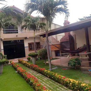 Bella Casa En Venta Zona Moscu 8vo Anillo Sobre Calle Pavimentada