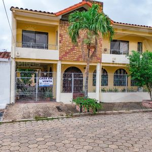 Linda Casa En Venta De Dos Pisos