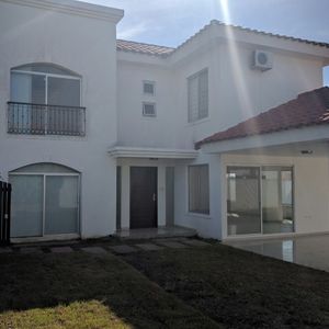 Hermosa Casa En Alquiler En El Urubo