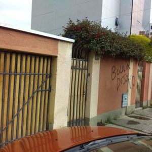 Casa En Calle Enrique Peñaranda A Una Casa De La Montenegro