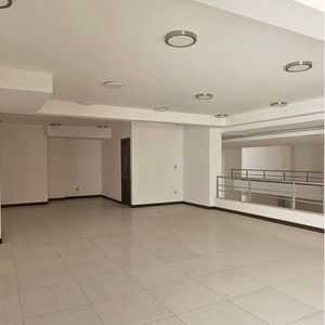 Exclusivo Y Espacioso Local En Alquiler