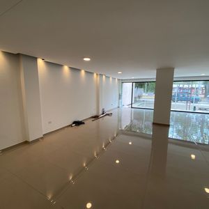 Local Comercial A Estrenar En Alquiler 