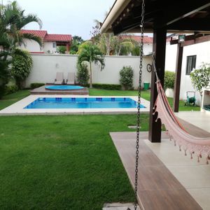Por Expocruz Casa Con Piscina Venta