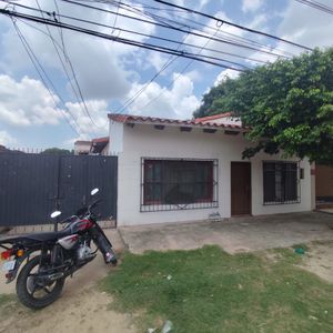 Casa En Venta En Av. 3 Pasos Al Frente