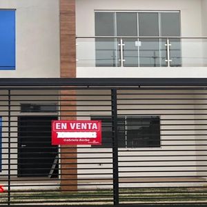 Hermosa Casa De 4 Dormitorios En Venta - Remanzo 8vo Anillo