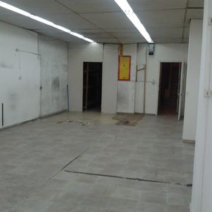 Alquilo Oficina 120 M2, Primer Piso. En 18 De Julio