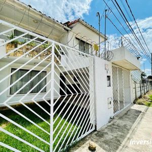 Hermosa Casa De 2 Pisos En Venta En Av Principal