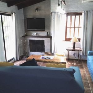 Alquilo Por Temporada Casa Reciclada En El Tesoro, La Barra.- 