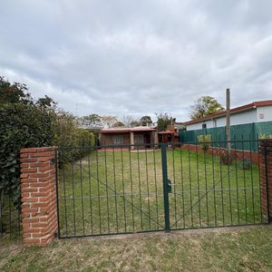 Venta En Parque Del Plata Sur Cerca Del Mar,comercios Y Bus 328pp