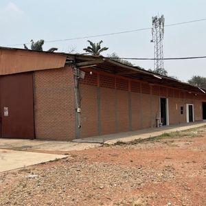 Galpon Con Amplio Parqueo