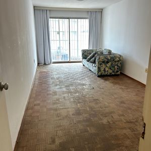 Venta 2 Dormitorios Y Garage En Punta Carretas