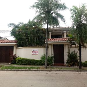 Casa En Alquiler En Equipetrol Sólo Para Oficina, 