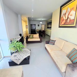 Inmueble # 749 Amplia Departamento, Edificio El Carmen, Entre 1er Y 2do Anillo